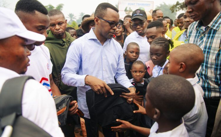  La distribution des fournitures scolaires